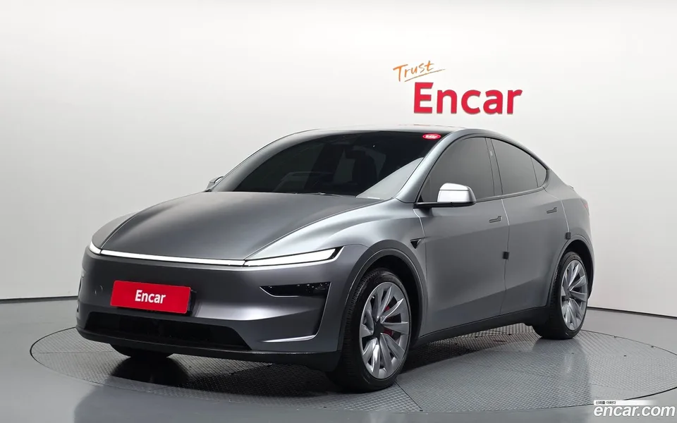 Tesla Model Y AWD 2025 — photo 1, buy with delivery to Moscow