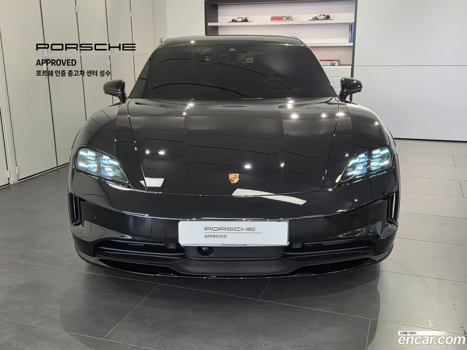 Porsche Taycan 4 2025 — thumbnail 3