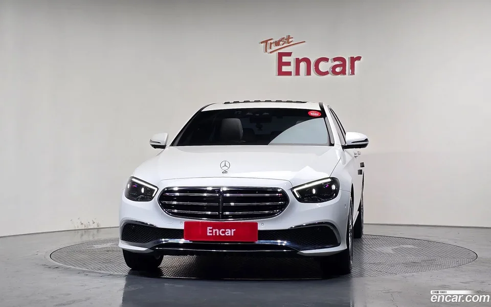 Mercedes-Benz E-Class E250 2023 — thumbnail 3