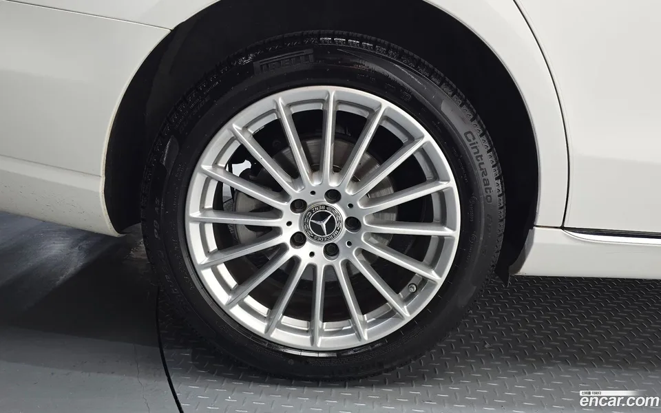 Mercedes-Benz E-Class E250 2023 — thumbnail 5