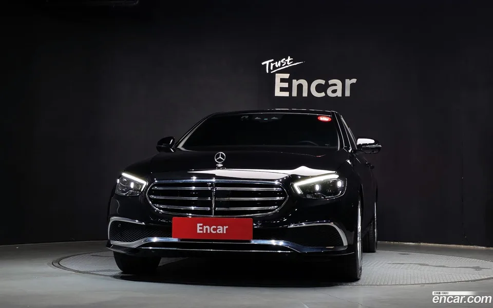 Mercedes-Benz E-Class E250 2023 — thumbnail 3
