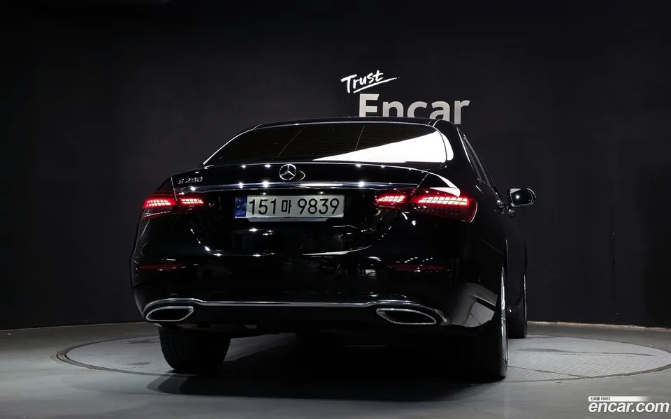 Mercedes-Benz E-Class E250 2023 — thumbnail 4