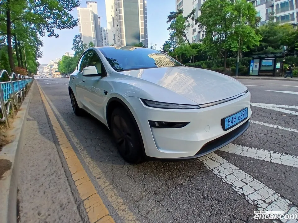 Tesla Model Y RWD 2026 — thumbnail 3
