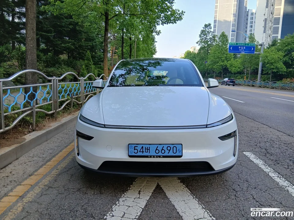 Tesla Model Y RWD 2026 — photo 1, buy with delivery to Moscow