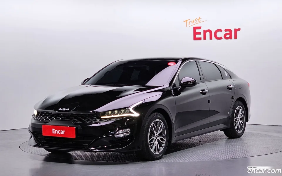 Kia K5 2.0 2023 — photo 1, buy with delivery to Moscow
