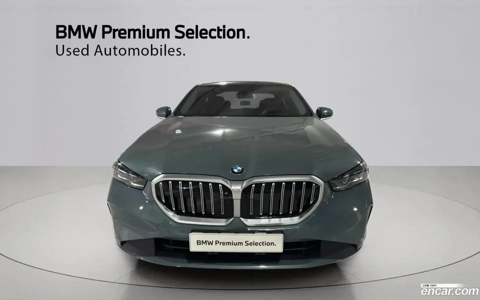 BMW 5 Series 520i 2025 — thumbnail 3