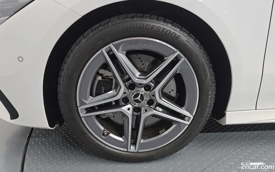 Mercedes-Benz CLA-Class CLA250 4MATIC 2024 — thumbnail 5