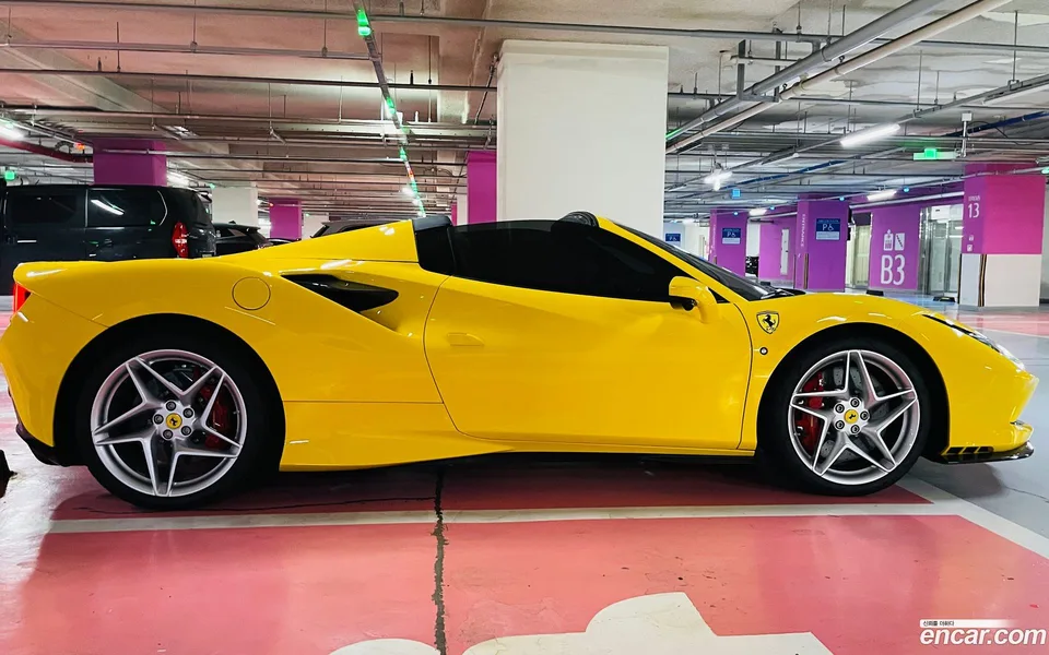 Ferrari F8 Spider 3.9 V8 2022 — thumbnail 2