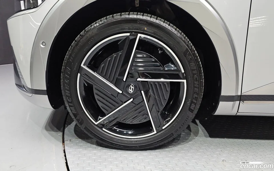 Hyundai Ioniq 5 2025 — thumbnail 2