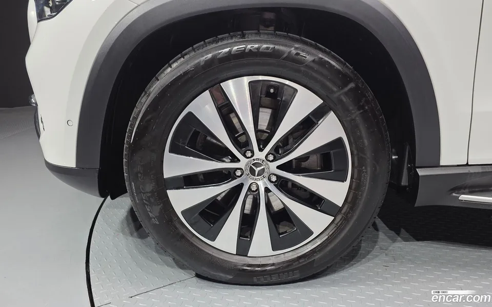 Mercedes-Benz GLE-Class GLE300d 4MATIC 2025 — thumbnail 2