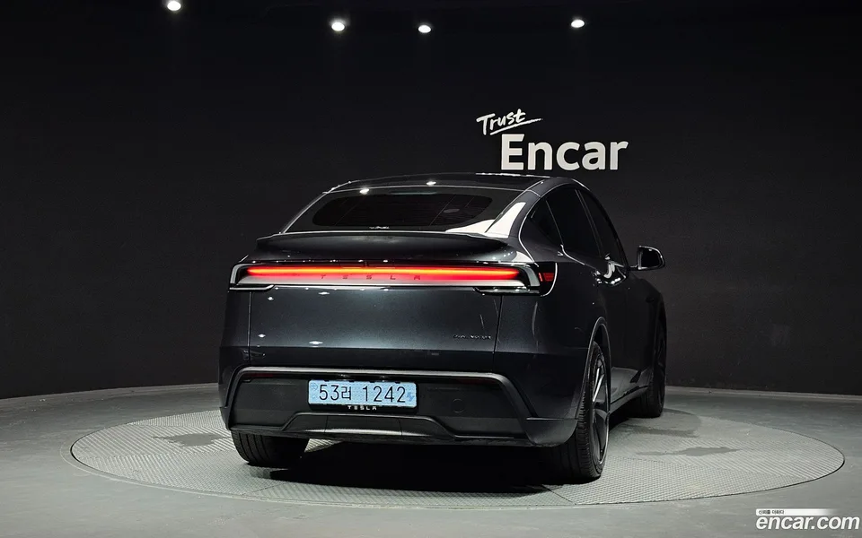 Tesla Model Y RWD 2025 — thumbnail 4
