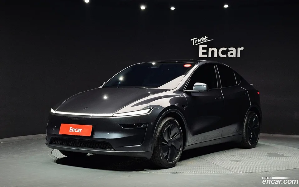 Tesla Model Y RWD 2025 — photo 1, buy with delivery to Moscow