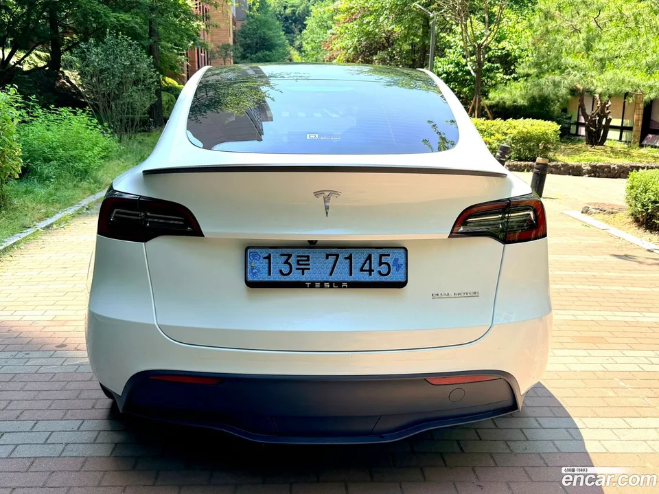 Tesla Model Y AWD 2024 — thumbnail 2