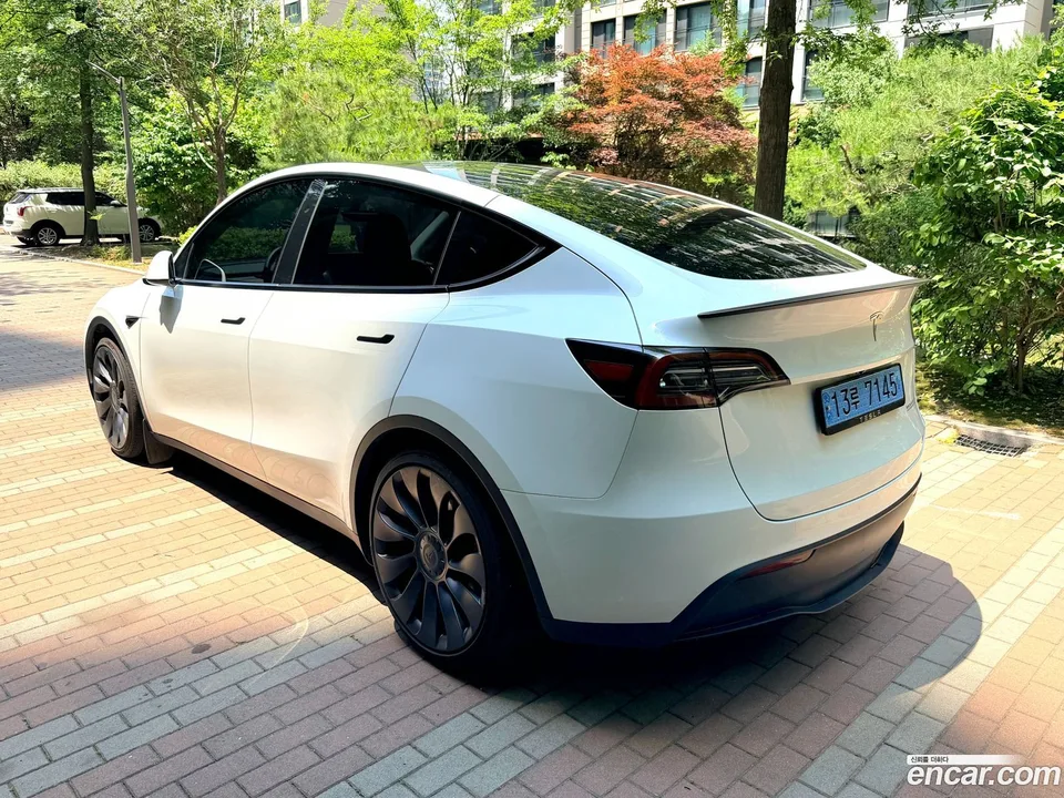 Tesla Model Y AWD 2024 — thumbnail 3