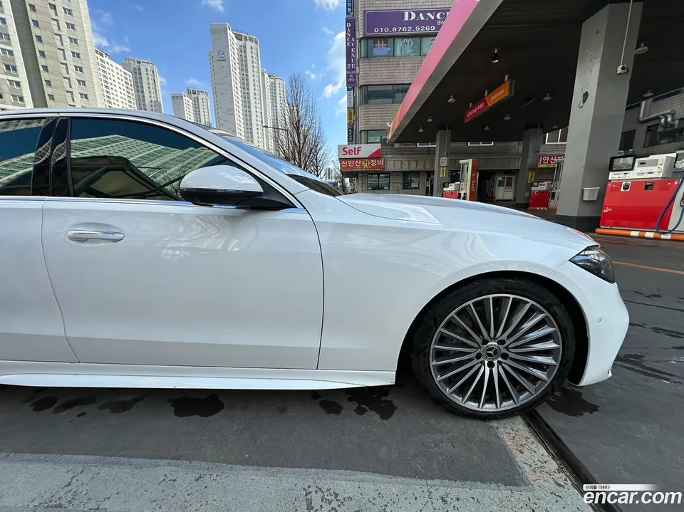 Mercedes-Benz C-Class C300 4MATIC AMG Line 2023 — thumbnail 4