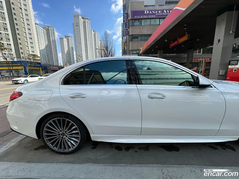 Mercedes-Benz C-Class C300 4MATIC AMG Line 2023 — thumbnail 5
