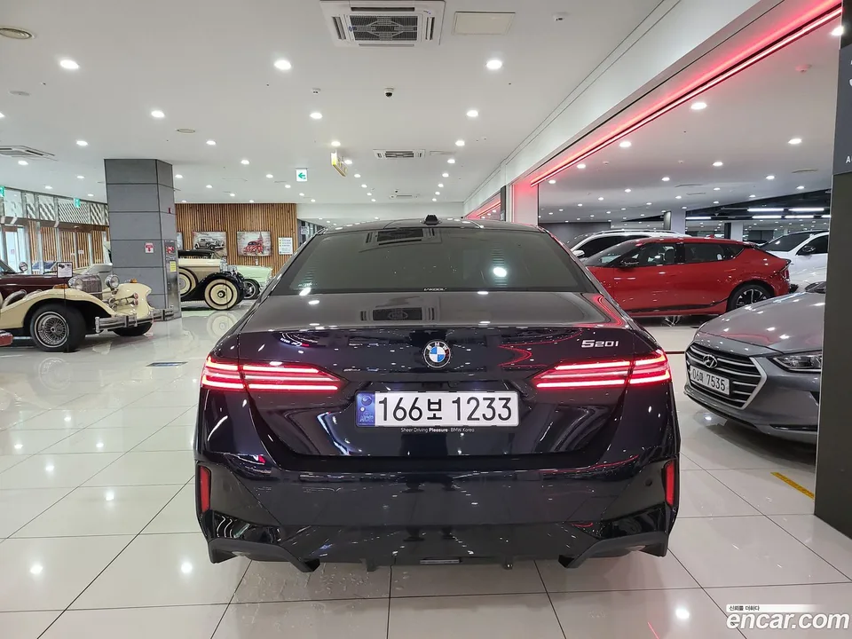 BMW 5 Series 520i M 2024 — thumbnail 4