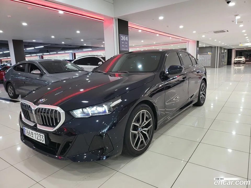 BMW 5 Series 520i M 2024 — photo 1, buy with delivery to Moscow