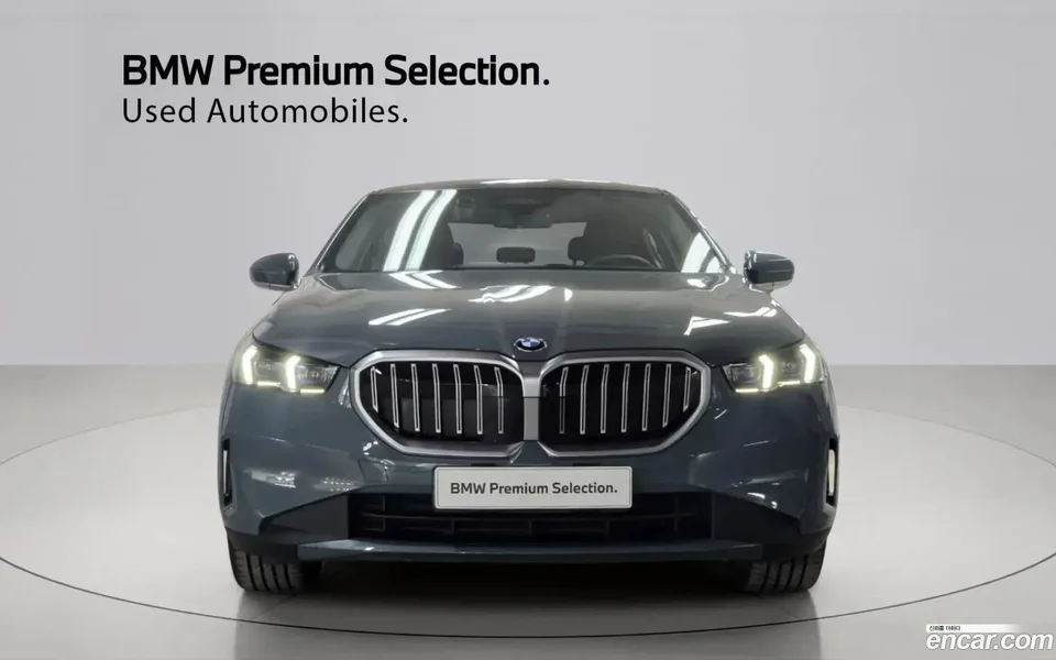 BMW 5 Series 520i 2025 — thumbnail 3