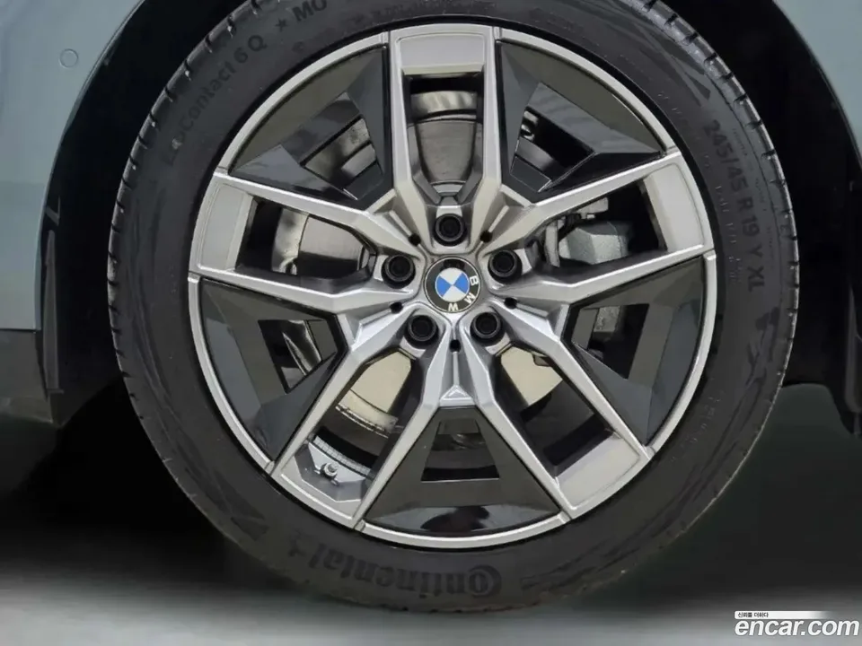 BMW 5 Series 520i 2025 — thumbnail 5