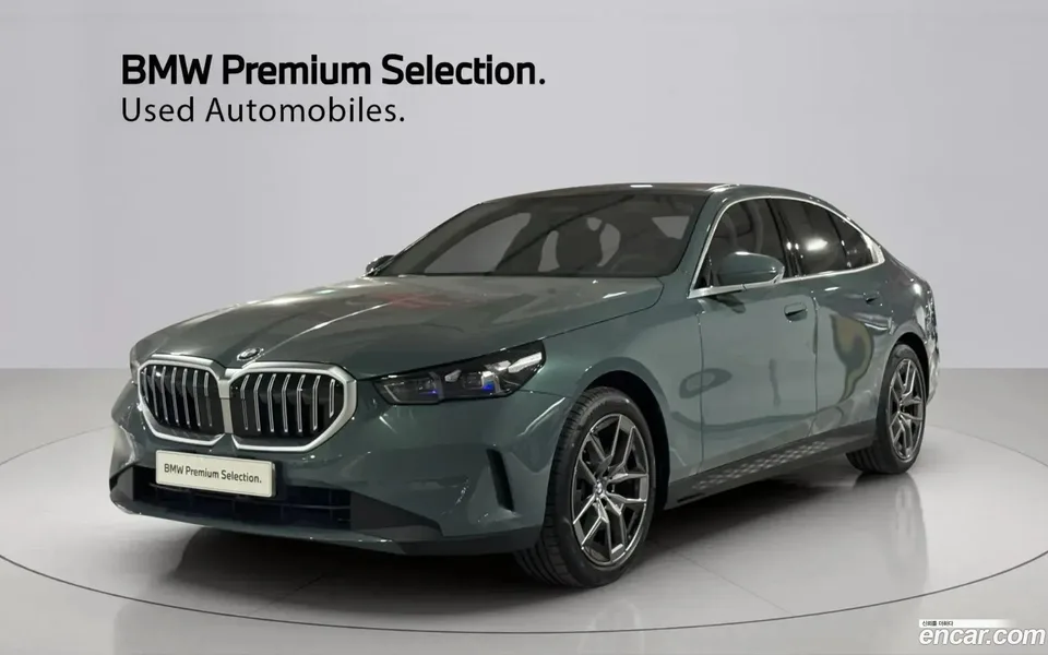 BMW 5 Series 520i 2025 — photo 1, buy with delivery to Moscow