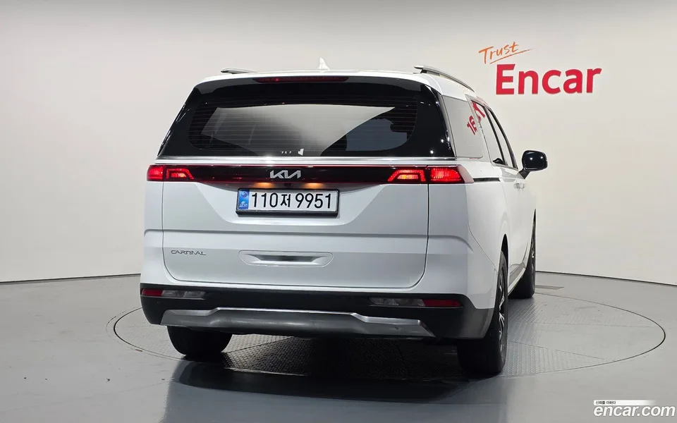 Kia Carnival 9 2023 — thumbnail 4