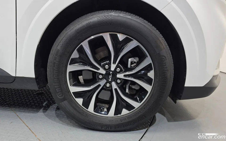 Kia Carnival 9 2023 — thumbnail 5