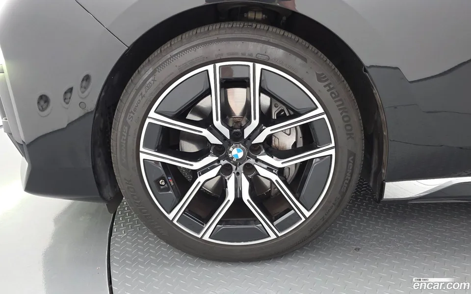 BMW 7 Series 740i xDrive M 2024 — thumbnail 2