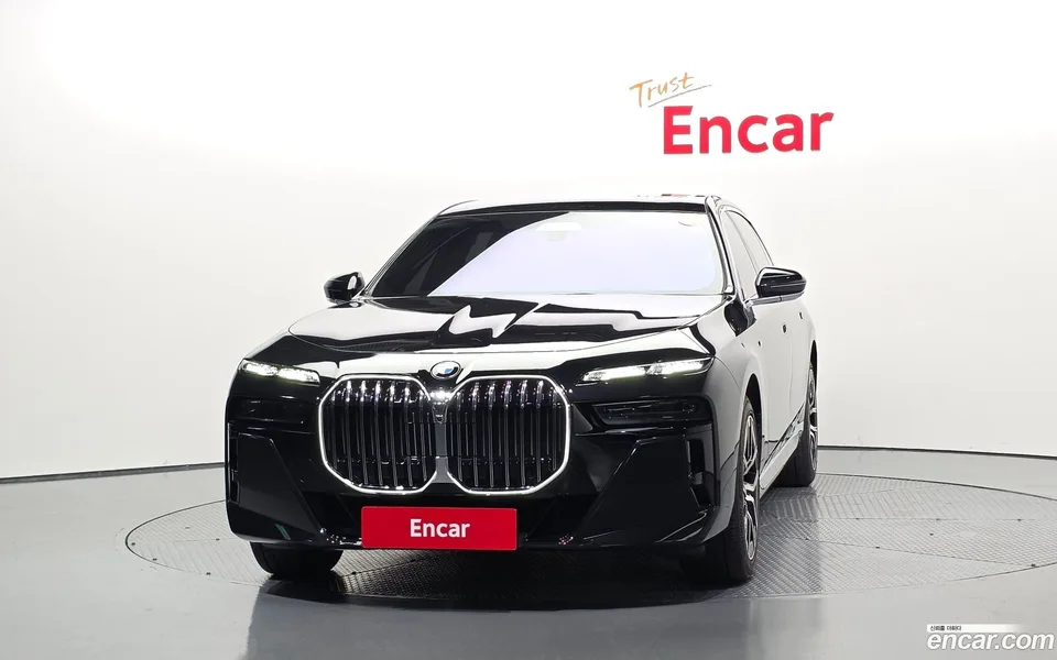 BMW 7 Series 740i xDrive M 2024 — thumbnail 3