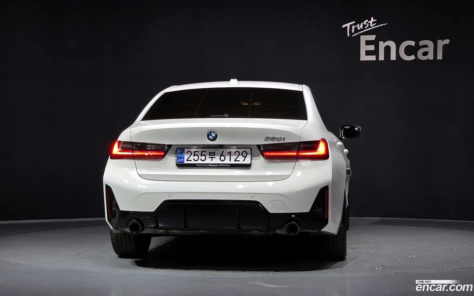 BMW 3 Series 320i M 2024 — thumbnail 4