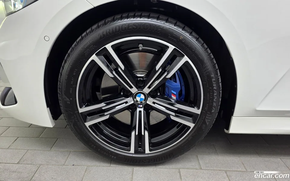 BMW 3 Series 320i M 2024 — thumbnail 5