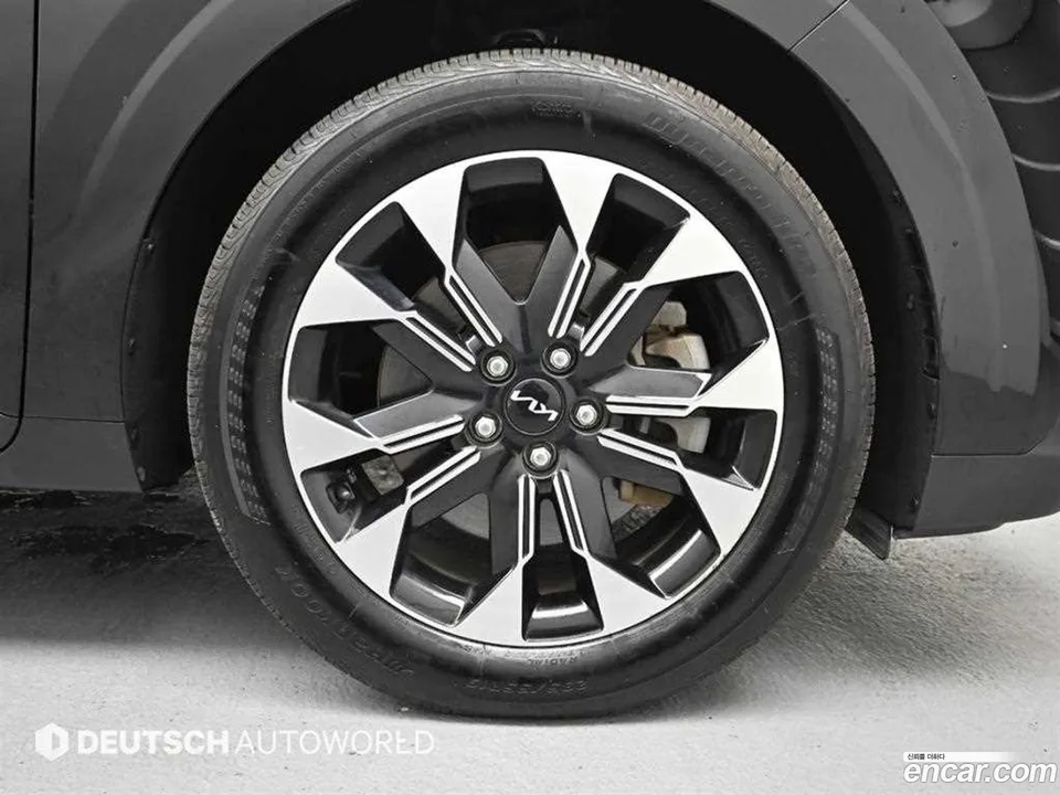 Kia Carnival 9 2023 — thumbnail 5