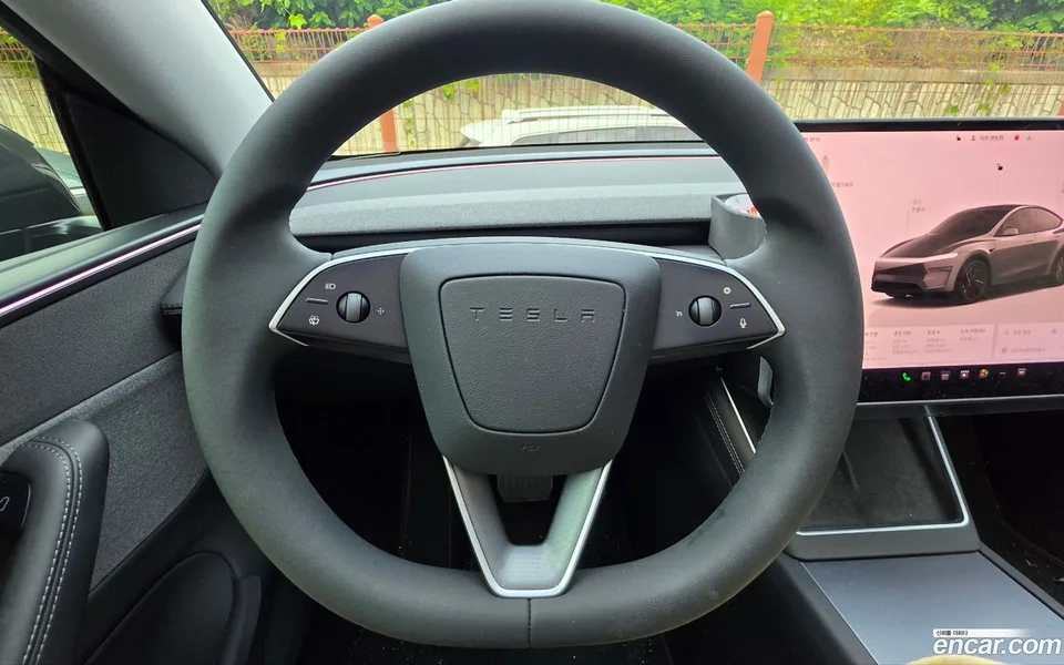 Tesla Model Y RWD 2025 — thumbnail 3