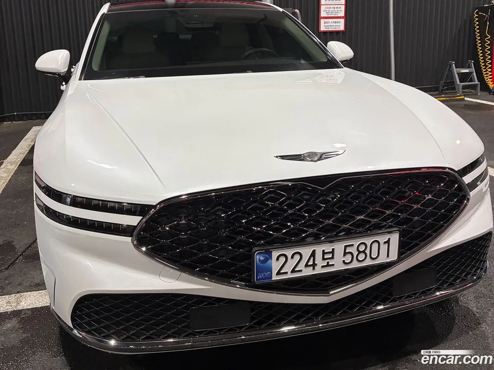 Genesis G90 3.5 2WD 2022 — photo 1, buy with delivery to Moscow