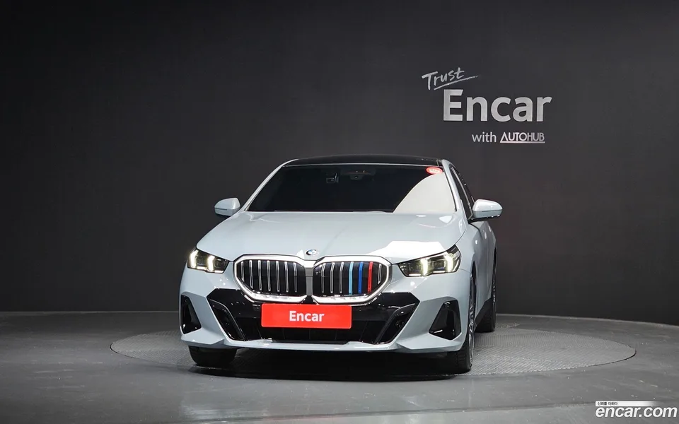 BMW 5 Series 520i M 2024 — thumbnail 3