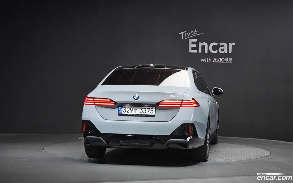 BMW 5 Series 520i M 2024 — thumbnail 4