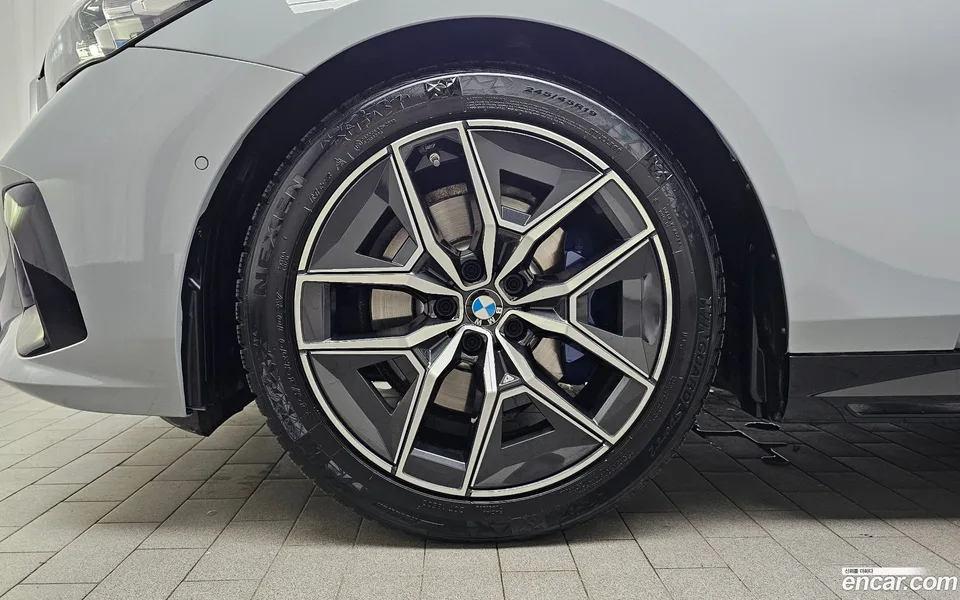 BMW 5 Series 520i M 2024 — thumbnail 5