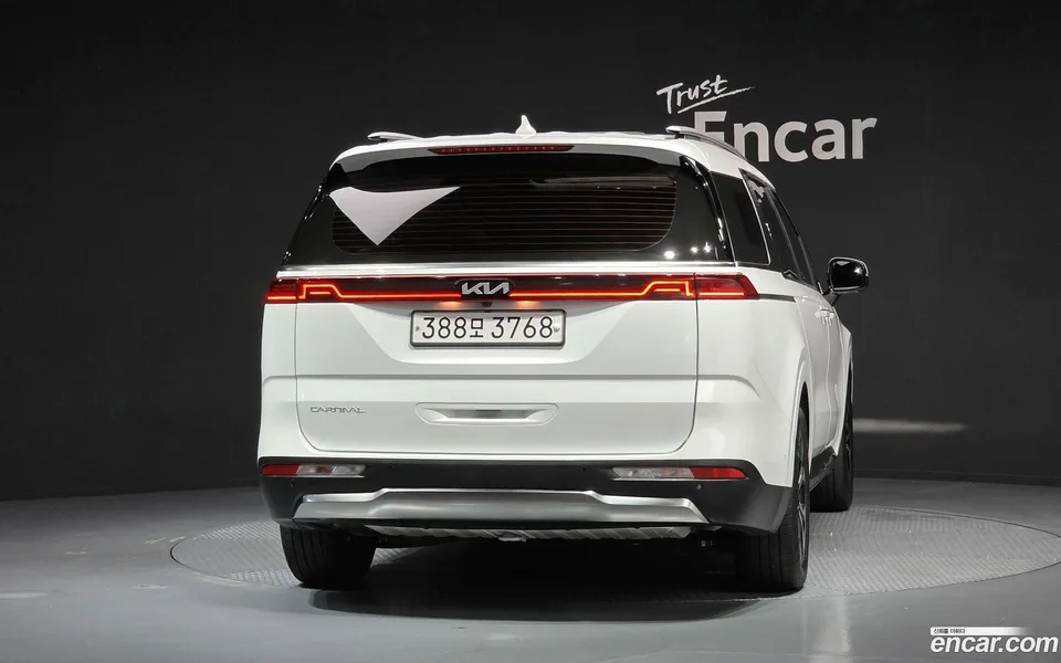 Kia Carnival 9 2023 — thumbnail 4