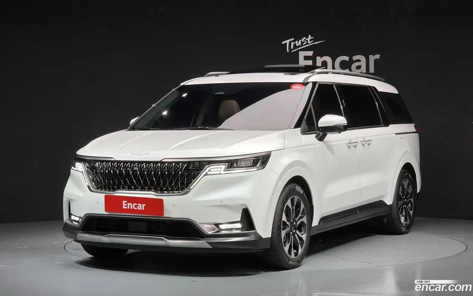 Kia Carnival 9 2023 — photo 1, buy with delivery to Moscow