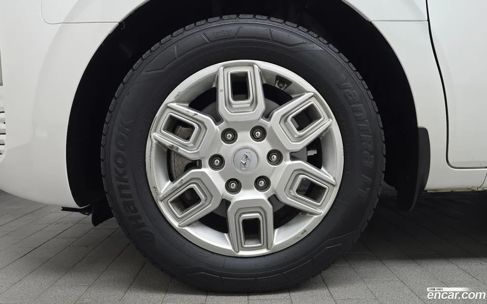 Hyundai Staria 3 2023 — thumbnail 2