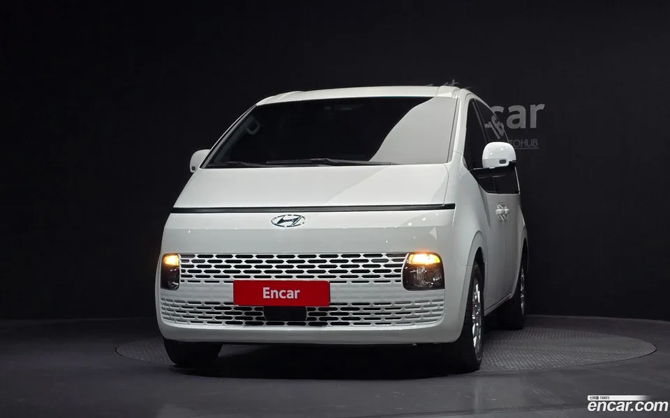Hyundai Staria 3 2023 — thumbnail 3