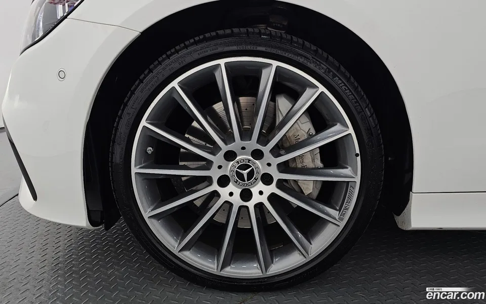 Mercedes-Benz E-Class E450 4MATIC 2023 — thumbnail 2