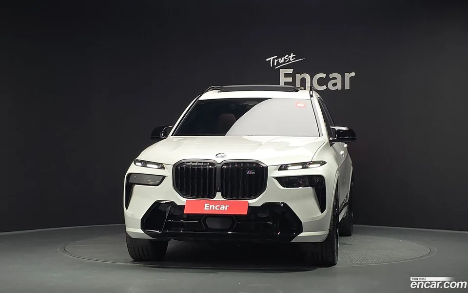 BMW X7 M60i xDrive M 6 2025 — thumbnail 3
