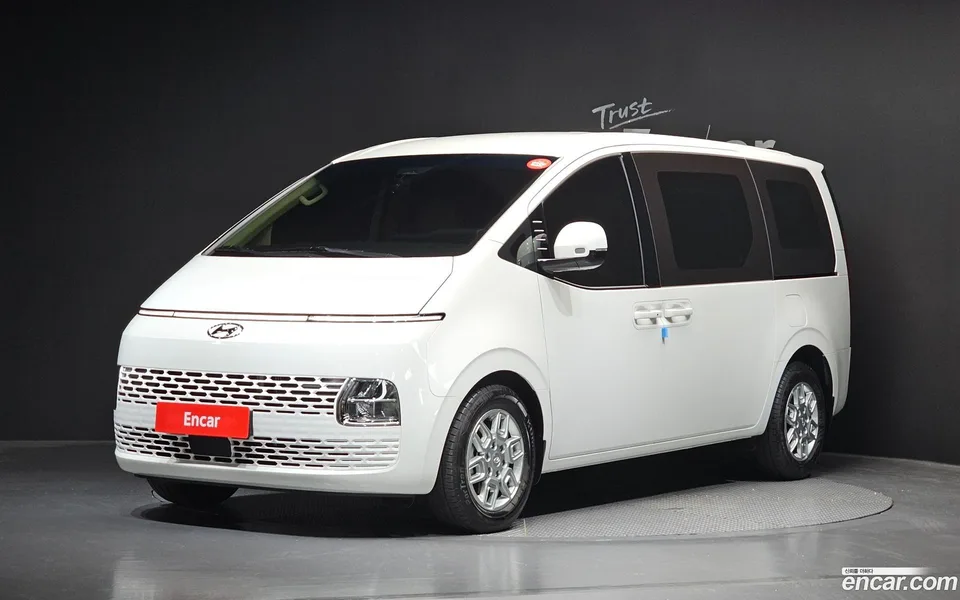 Hyundai Staria 3 2023 — photo 1, buy with delivery to Moscow