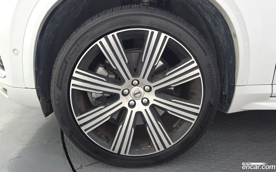 Volvo XC90 T8 2023 — thumbnail 2