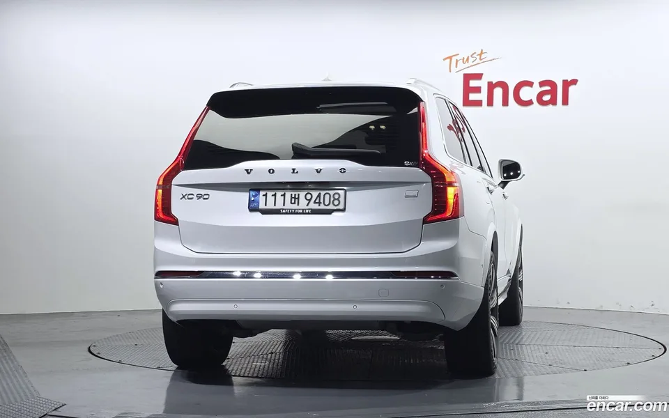 Volvo XC90 T8 2023 — thumbnail 4