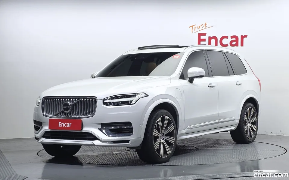 Volvo XC90 T8 2023 — photo 1, buy with delivery to Moscow