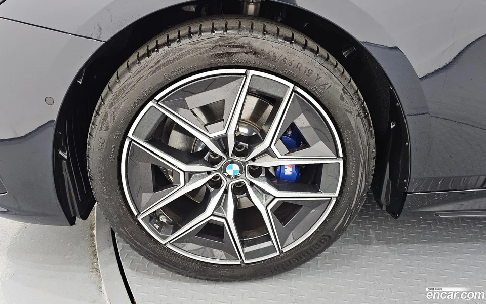 BMW 5 Series 520i M 2025 — thumbnail 5
