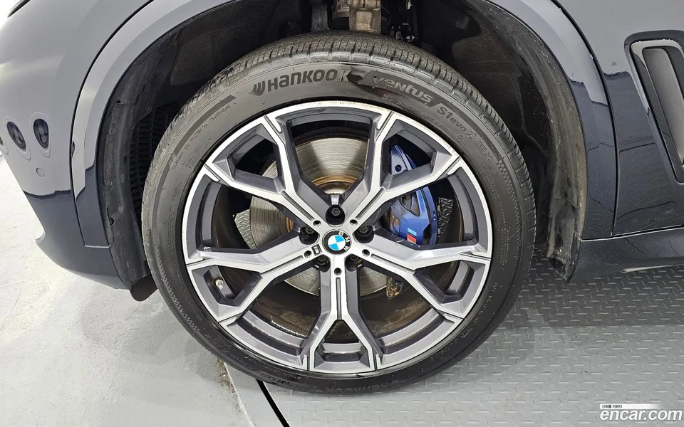 BMW X5 xDrive 30d M 2023 — миниатюра 2