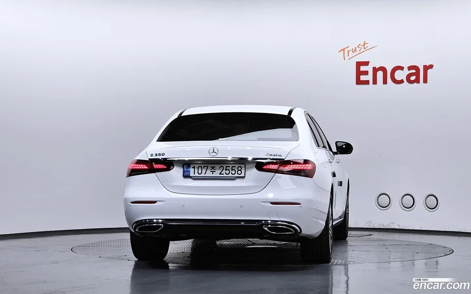 Mercedes-Benz E-Class E350 4MATIC 2023 — thumbnail 4